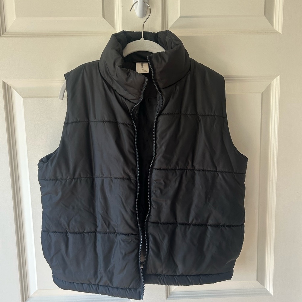 Black Crop Puffer Vest